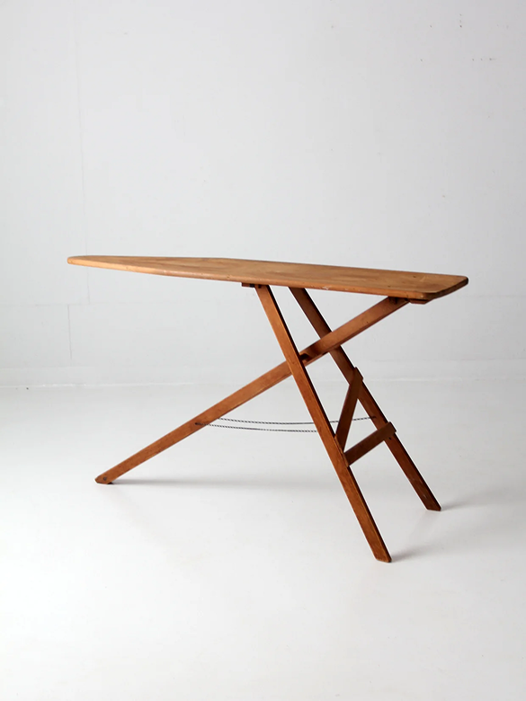 Traditional ironing board — 1905